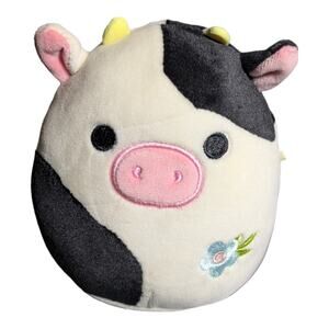 Squishmallows 4.5" Easter Connor The Cow 
NWT Gift